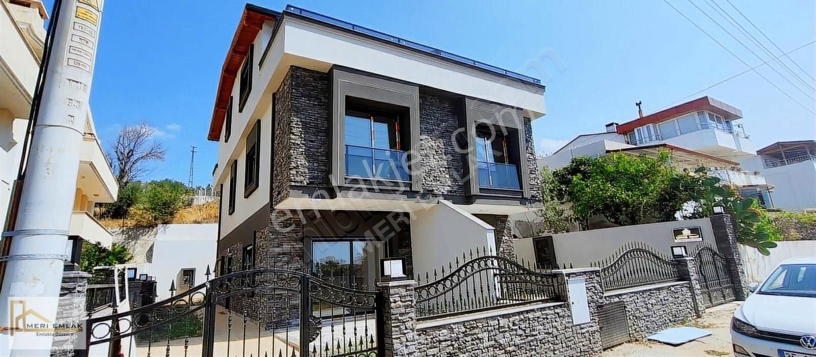 Menderes Çukuraltı Satılık Villa DENİZ MANZARALI, LÜX 4+1 VİLLA