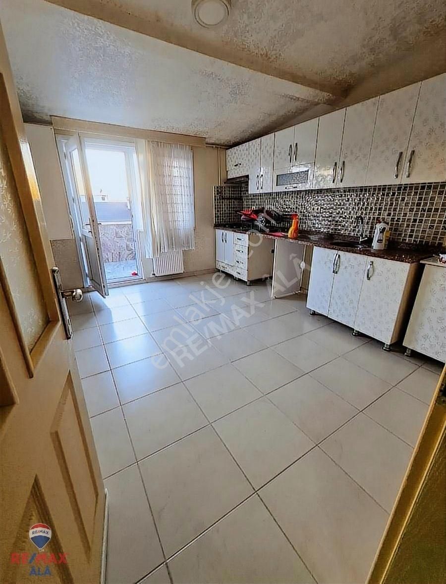 Sultangazi Malkoçoğlu Kiralık Daire REMAX ÂLÂ'DAN MALKOÇOĞLU MAHALLESİNDE KİRALIK 2+1 DAİRE