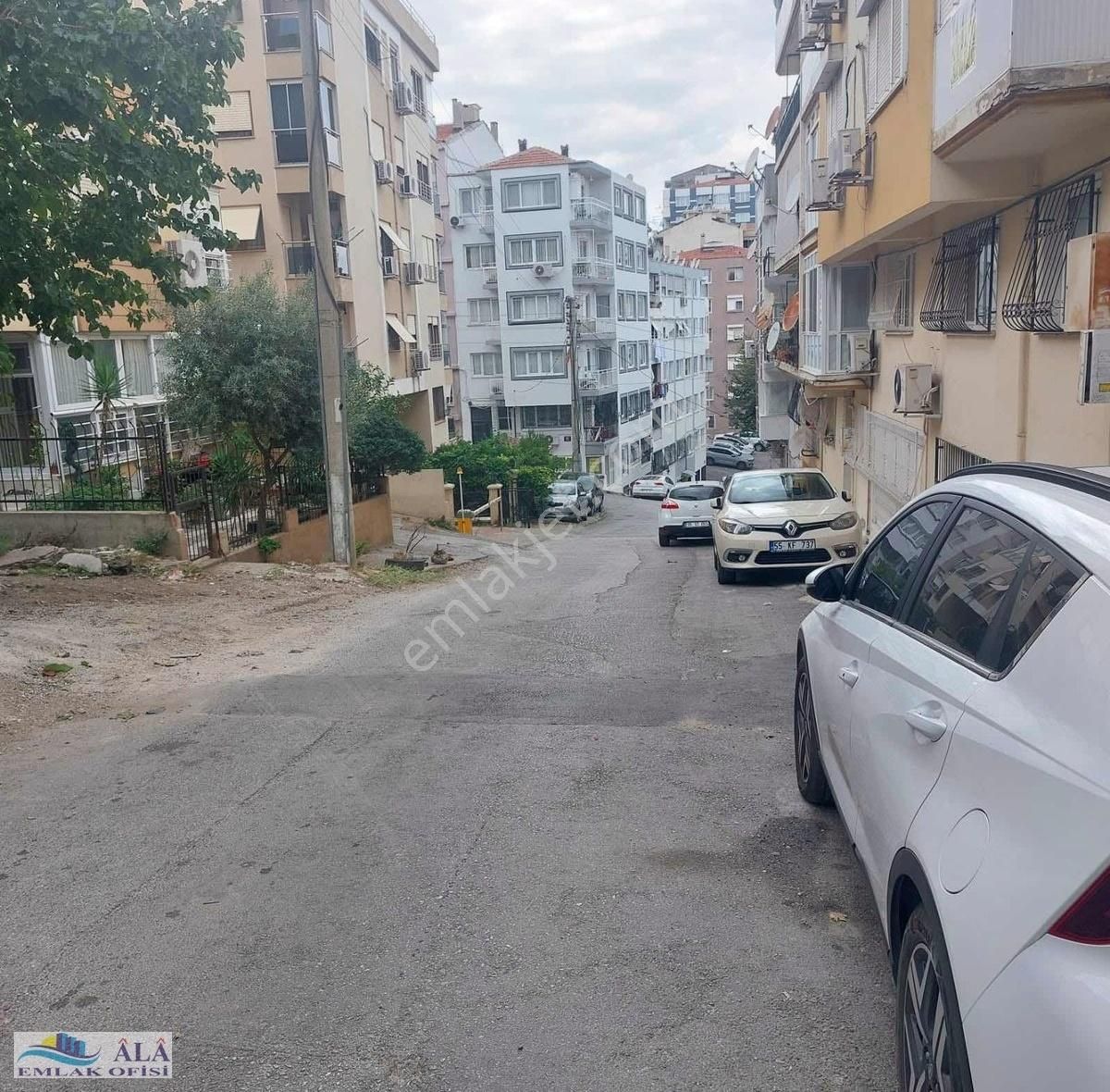 Konak Murat Reis Satılık Daire HATAY PAZARYERI YAKINI 3+1 KLASİK ARAKAT DOĞALGAZLI