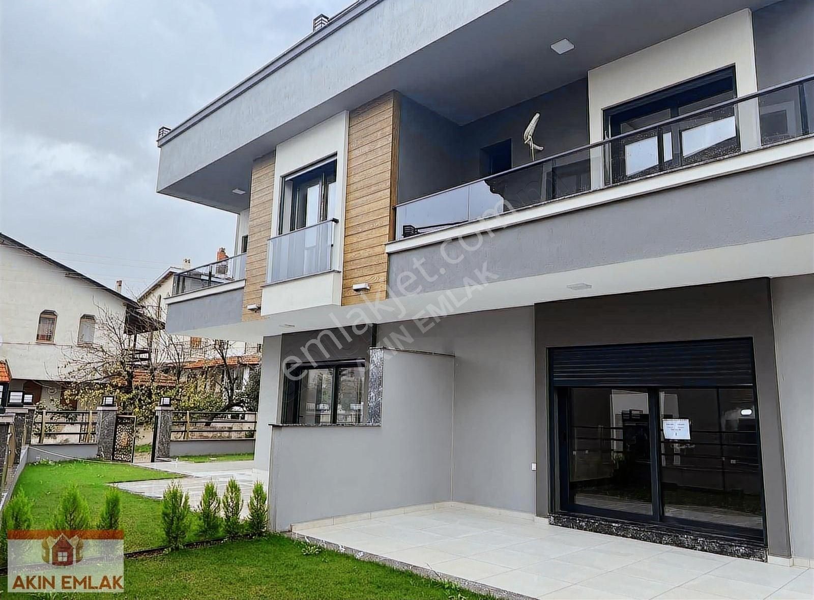 Menderes Orta Satılık Villa FİYATI DÜŞÜRDÜK ÖZDERE ORTAMAHALLEDE 4+1 TRİPLEX VİLLA