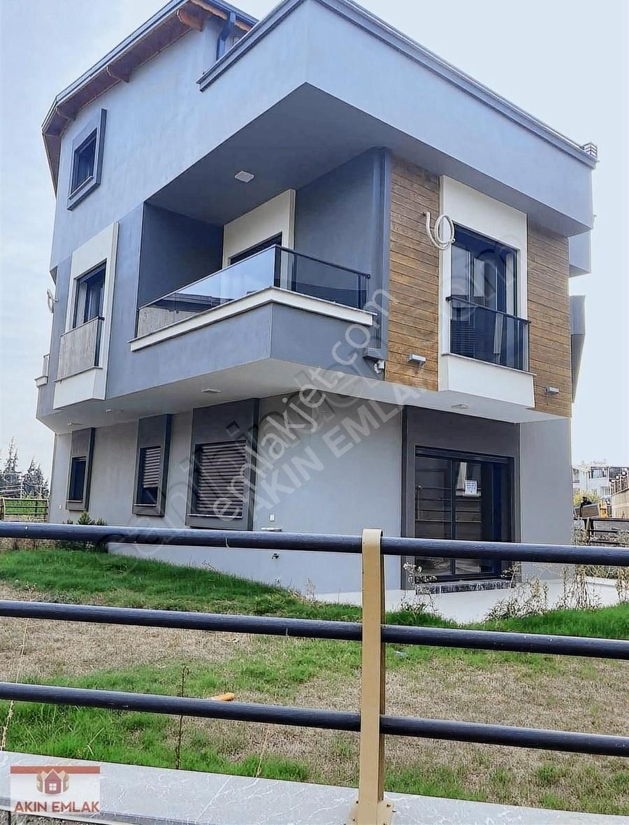 Menderes Orta Satılık Villa MÜTHİŞ FIRSAT 4+1 TRİPLEKS