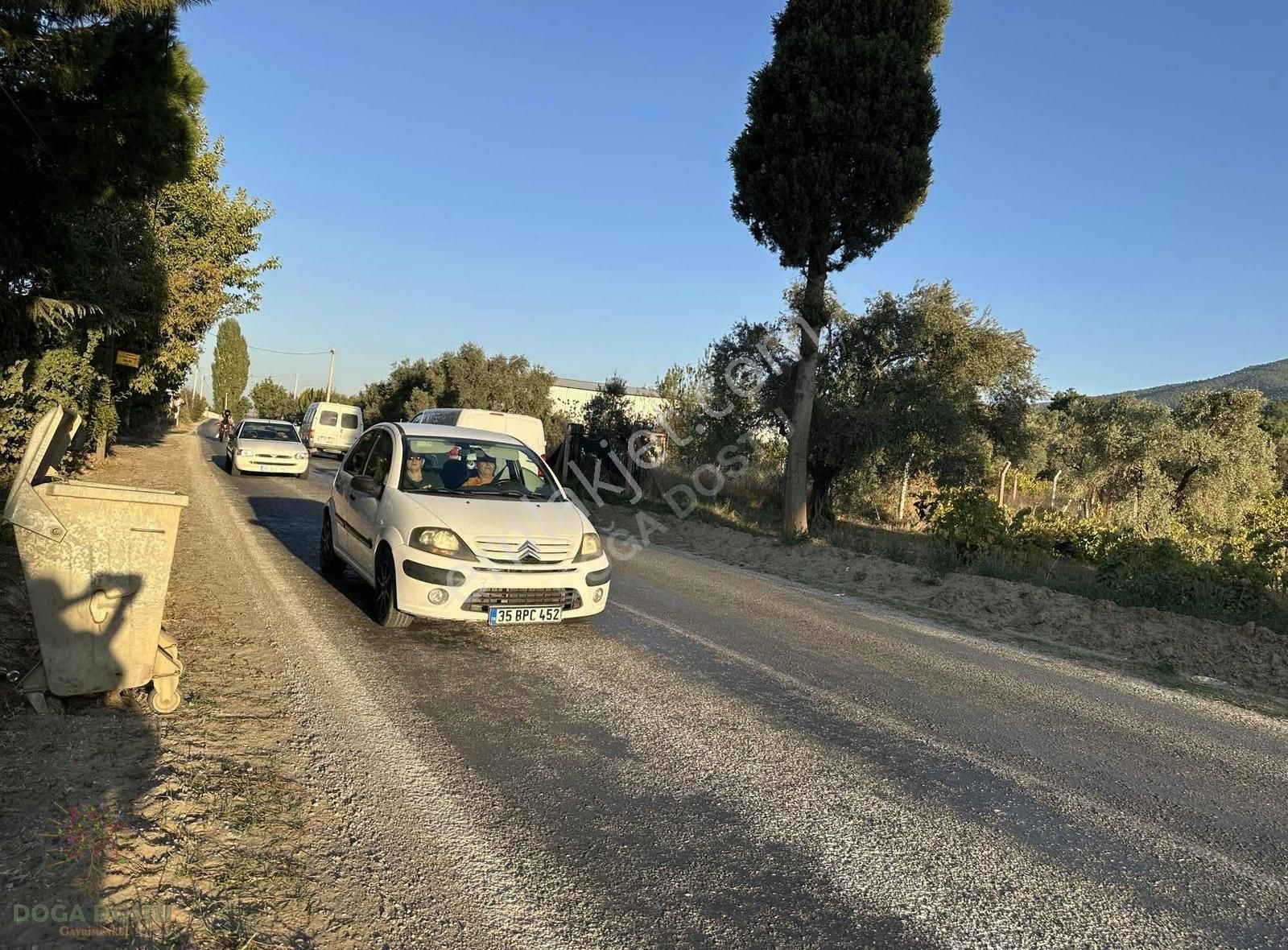 Kemalpaşa Armutlu Hürriyet Satılık Tarla Doğa Dostu'ndan Kemalpaşa Armutlu Eski Yol Üzeri 1326 M2,bağ Evi