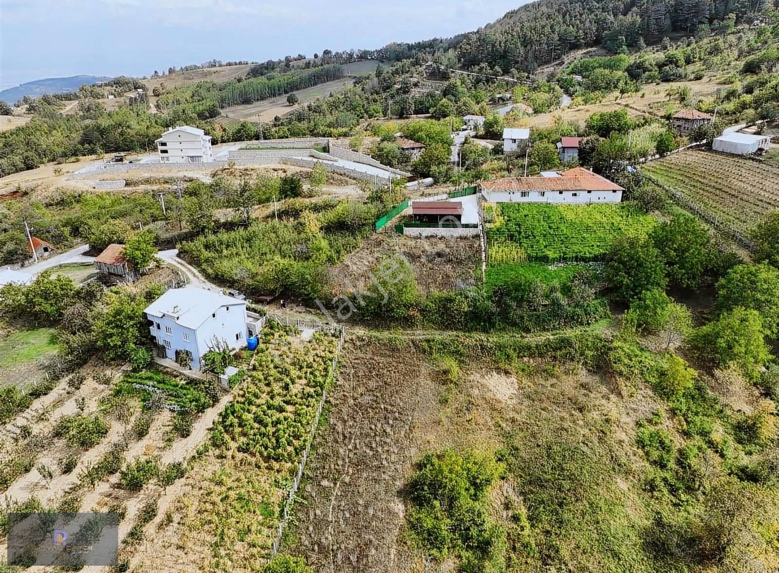 İnegöl Çaylıca Satılık Villa İmarlı ROYAL OFFİCE DEN İNEGÖL ÇAYLIDA SATILIK 821m2 İMARLI ARSA