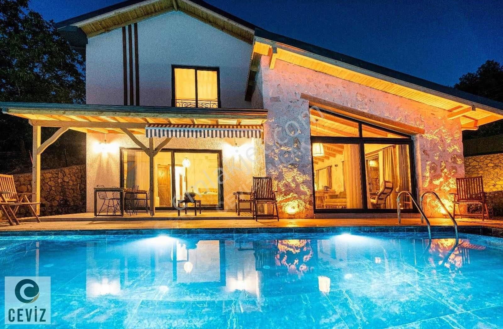 Seydikemer Yakaköy Satılık Villa Yaka Mah. 3+1 Dubleks 1 .040 m2 arsa içinde Kat Mülkiyetli villa