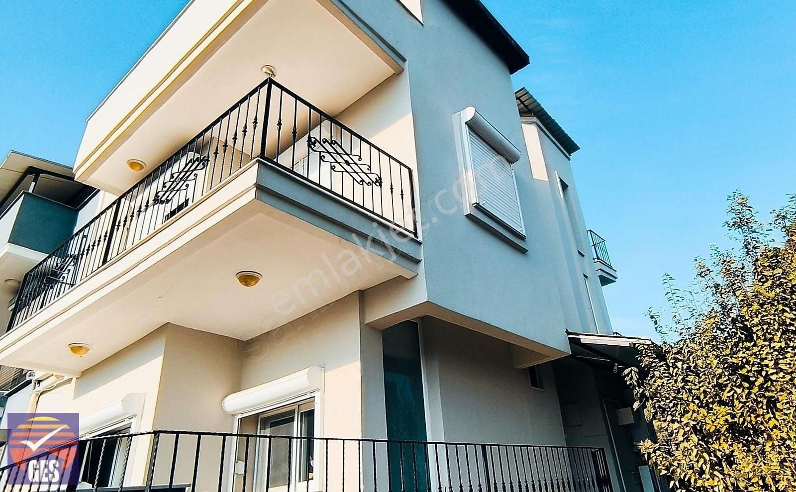 Urla Şirinkent Satılık Villa Urla Şirinkent 4+1 Deniz Manzaralı Tripleks Villa