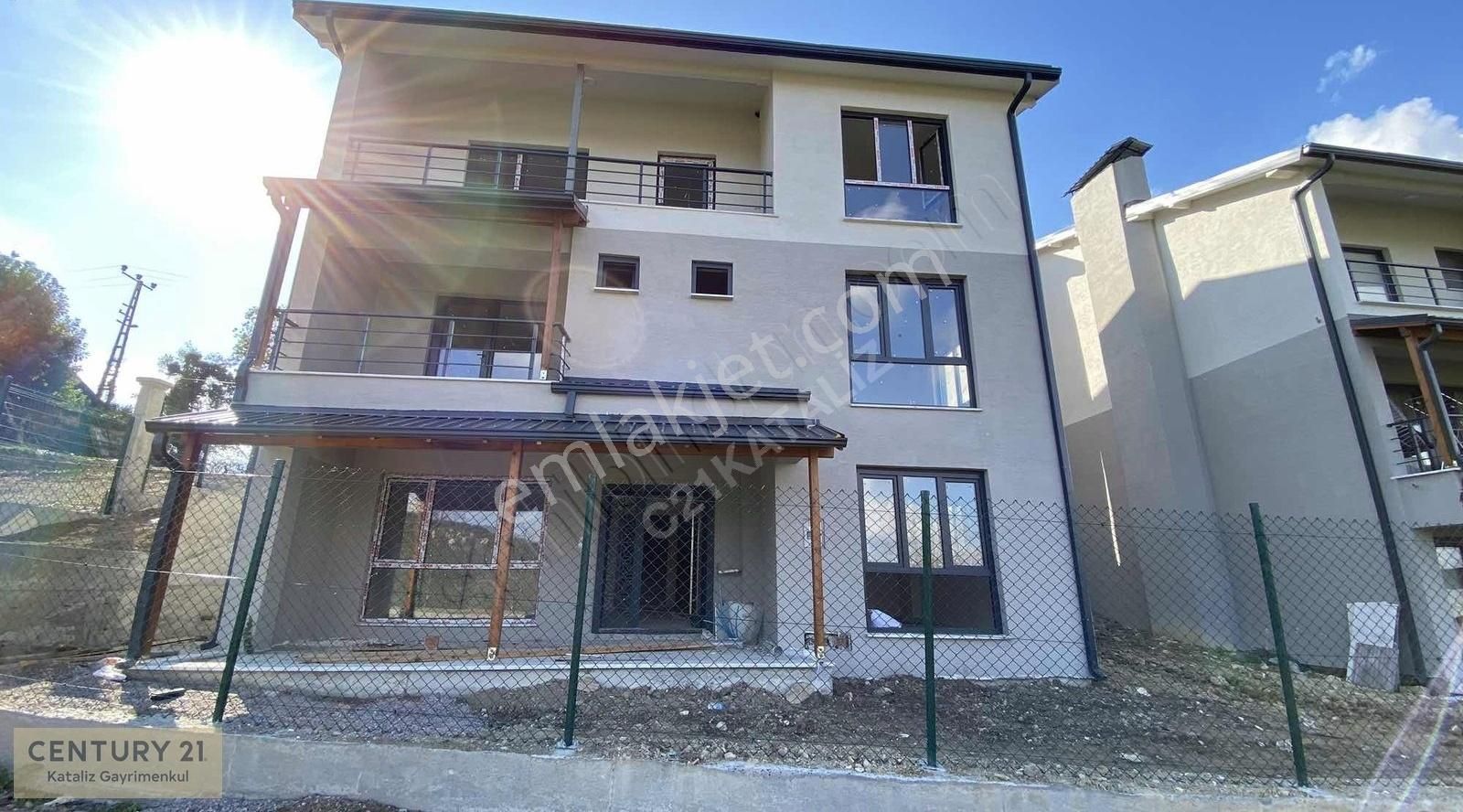 Adapazarı İkizce Osmaniye Satılık Villa SAKARYA ADAPAZARI İKİZCE'DE SATILIK SIFIR TRİPLEX 7+2 VİLLA