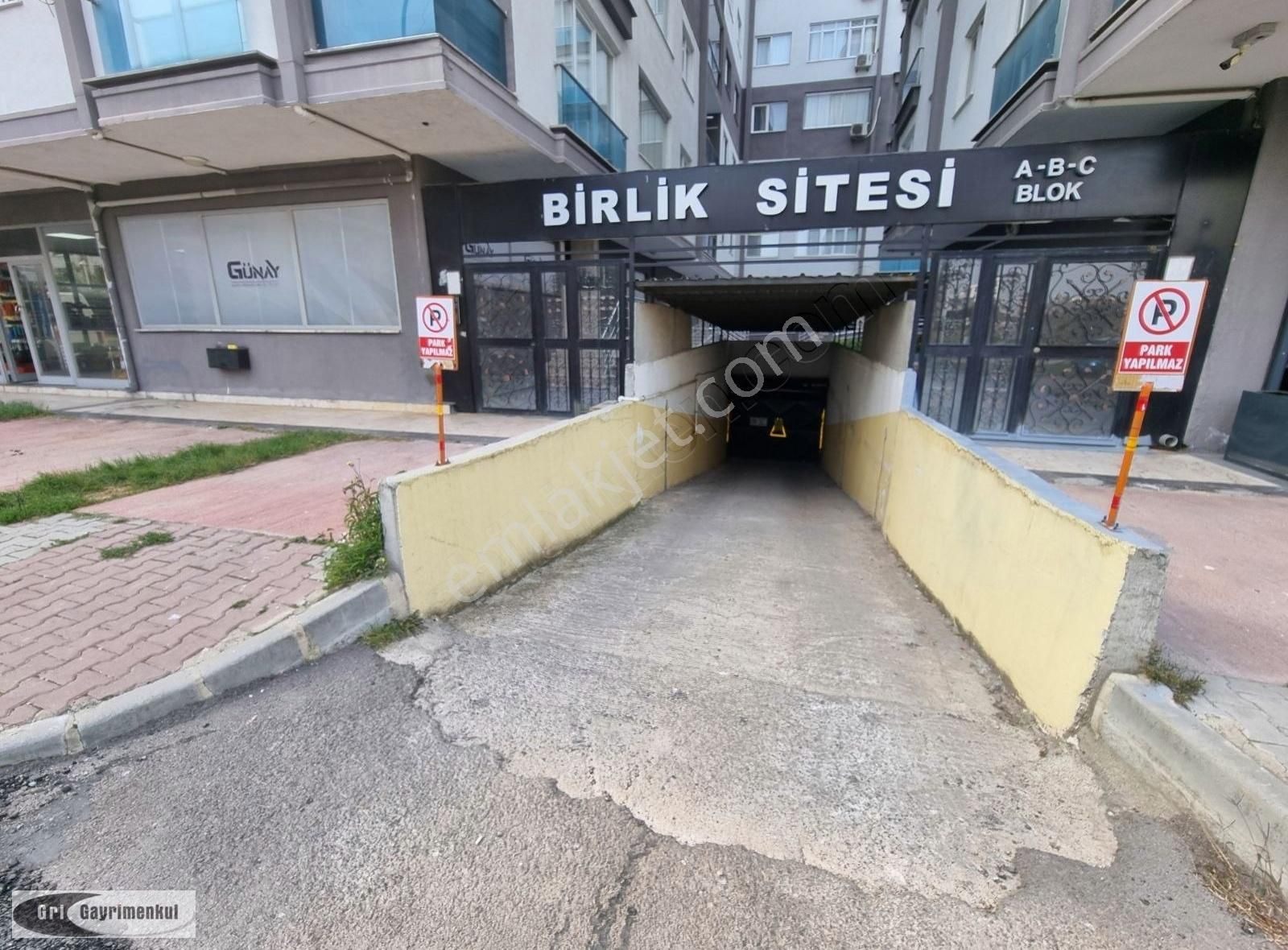 Tuzla Evliya Çelebi Satılık Daire TUZLA MERKEZ SİTE İÇİ GENİŞ, KAPALI OTOPARKLI 2+1 FIRSAT DAİRE