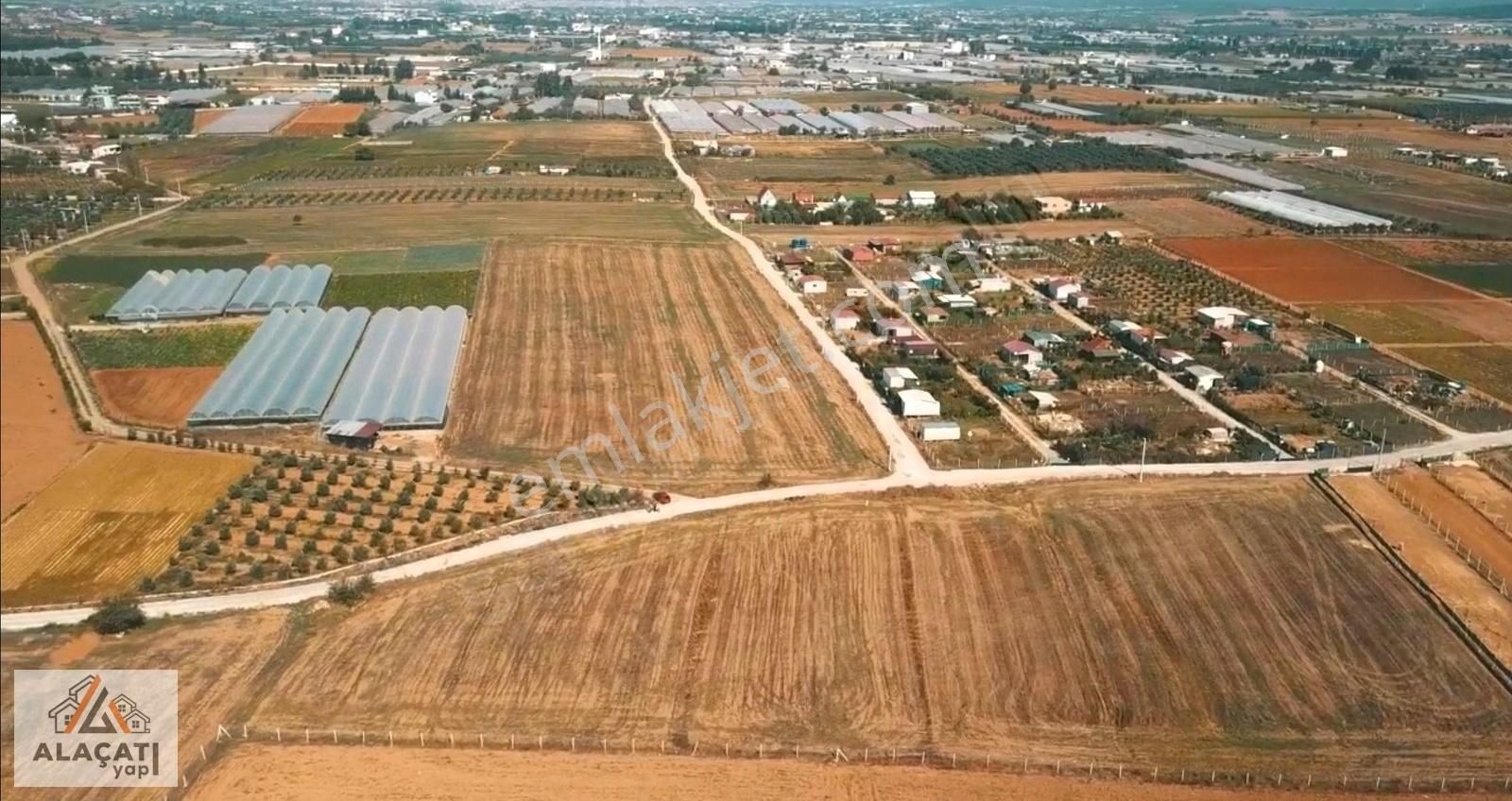 Menderes Develi Satılık Tarla Menderes Develi'de Satılık 900m2 Merkezi Konum Ulaşımı Kolay