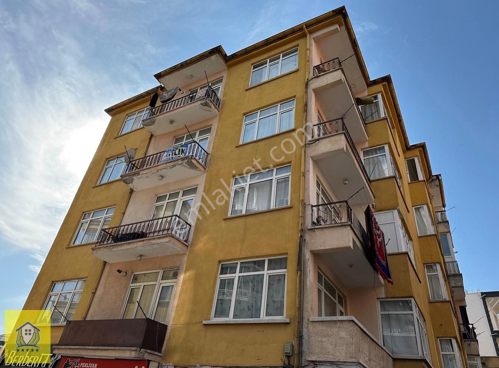 Aksaray Merkez Taşpazar Satılık Daire TAŞPAZAR MAH.ZAFER OKULU CİVARI KAT:3 3+1 KOMBİLİ YATIRIMLIK