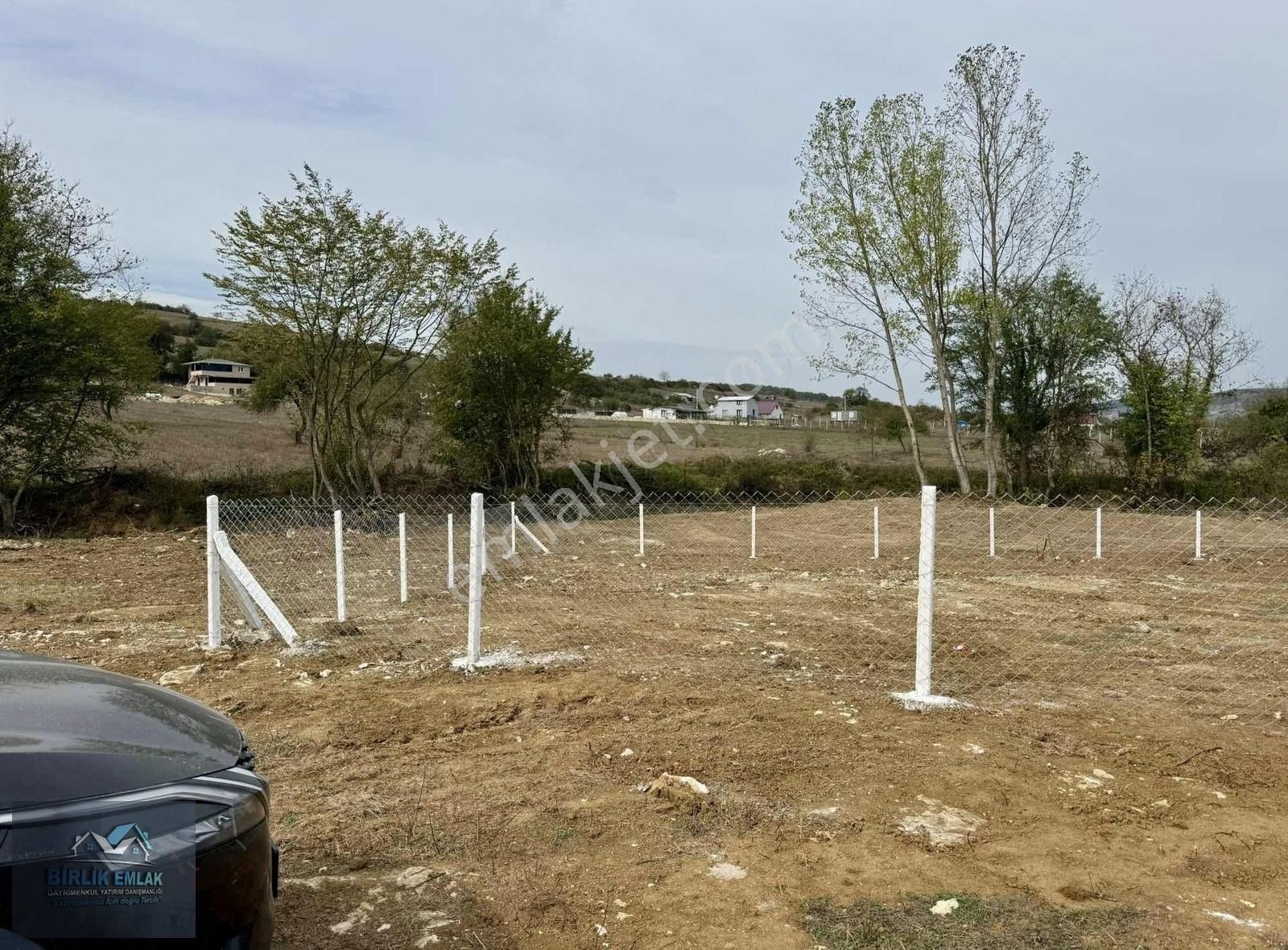 Kandıra Tatarahmet Satılık Tarla YOL SORUNU YOK ELK SU VAR ETRAFI BETON DİREK TEL ÖRGÜ ÇEVİRİLİ