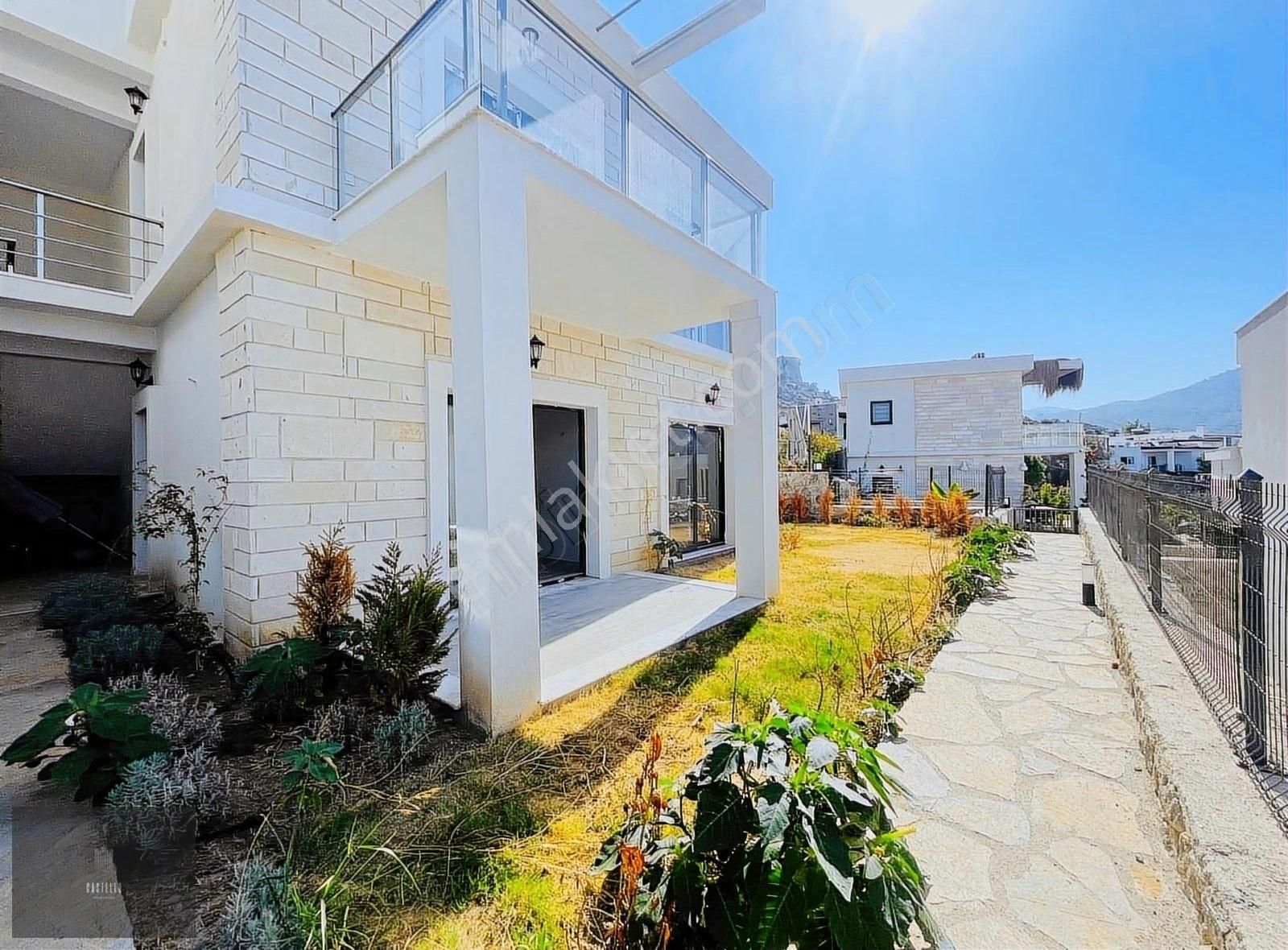 Bodrum Farilya Satılık Daire BODRUM GÜNDOĞAN'DA YENİ SİTEDE SATILIK 2+1 BAHÇE KATI DAİRE