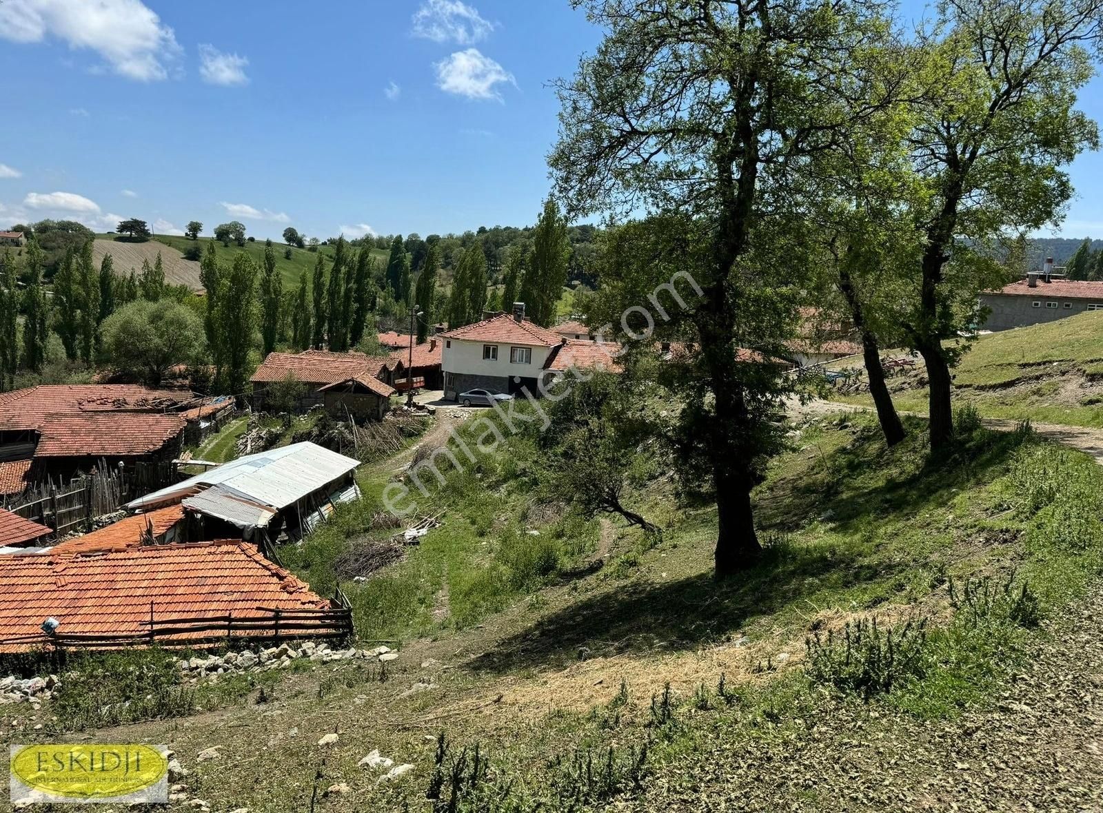 Bozüyük Yeniüreğil Köyü Satılık Konut İmarlı BİLECİK YENİÜREĞİL KÖYÜ- KÖY İÇİ 2.5 KAT İMARLI 380m2 ARSA