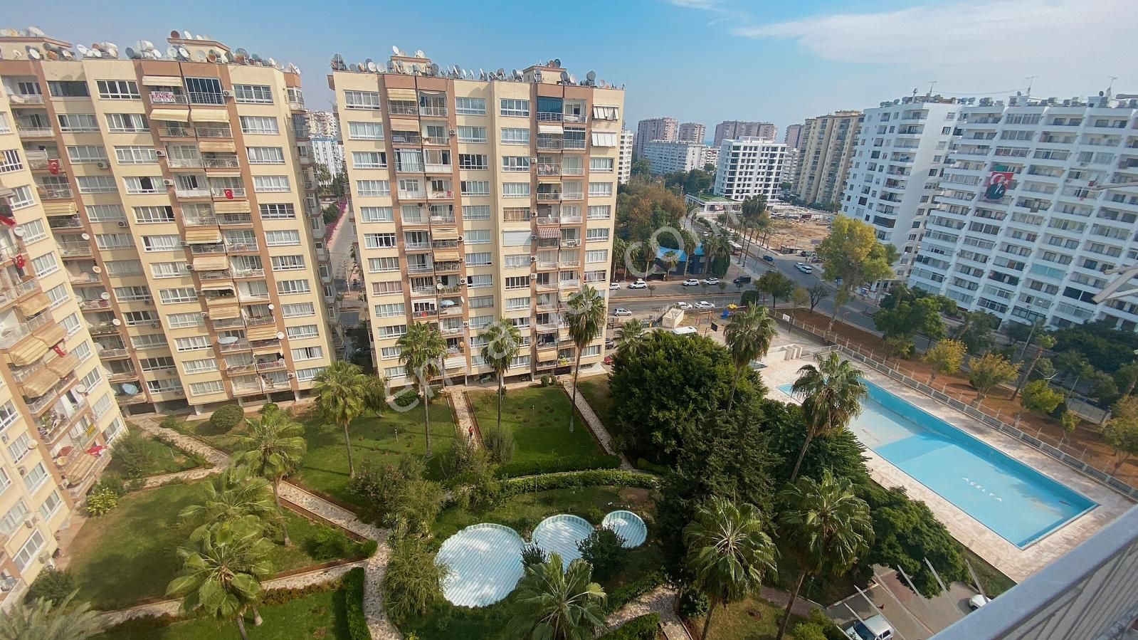 Mezitli Menderes Satılık Daire  SOLİ'DE DENİZE YAKIN 3+1 HAVUZLU SATILIK DAİRE