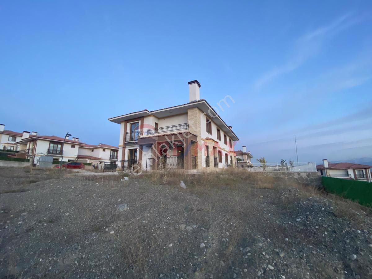 Erzincan Merkez Bozyazı Satılık Villa REMAXDEM'DEN ÇUKURKUYU'DA SATILIK FIRSAT TOKİ VİLLASI