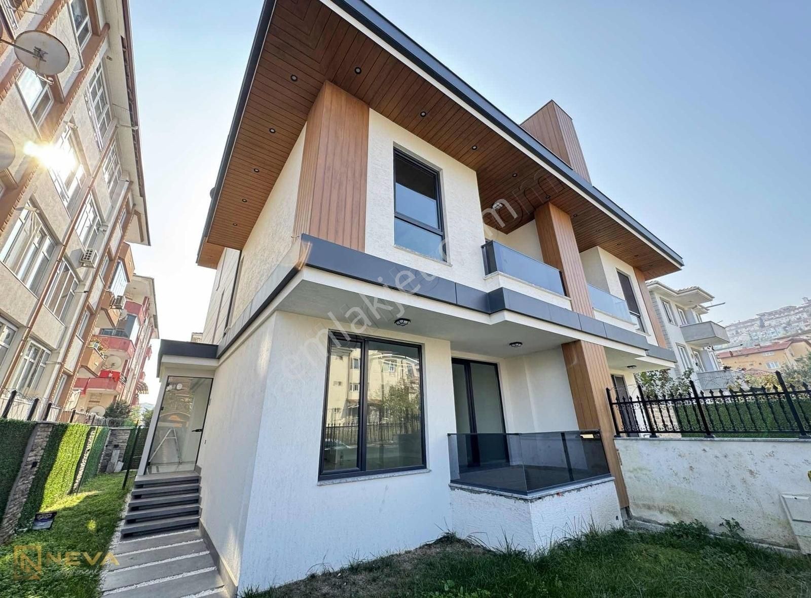 Serdivan İstiklal Satılık Villa SERDİVAN İSTİKLAL MAH. SATILIK 5+1 300 M2 ULTRA LÜX VİLLA