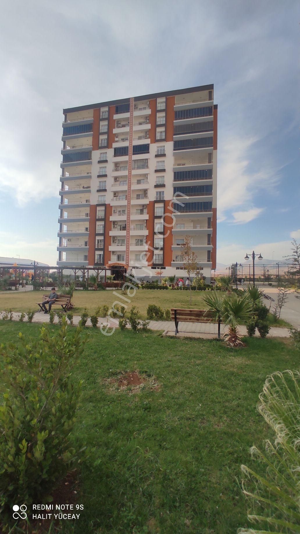 Mardin Kızıltepe Site İçerisinde Satılık Daire YÜCEAY EMLAK Vadikent Sitesinde Satılık 215m2 4+1 Lüks Daire