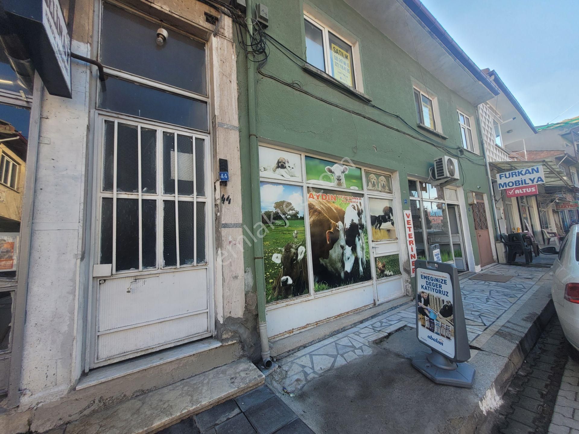 İlbey // Şuhut Cumhuriyet Cad.de Dükkan+1 Daireli Müstakil Bina - Görsel 3