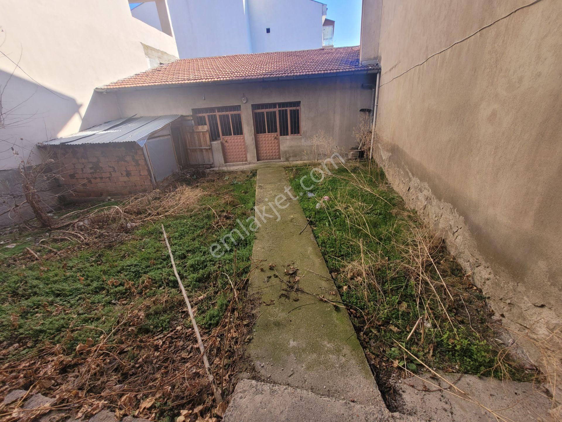 İlbey // Şuhut Cumhuriyet Cad.de Dükkan+1 Daireli Müstakil Bina - Görsel 2