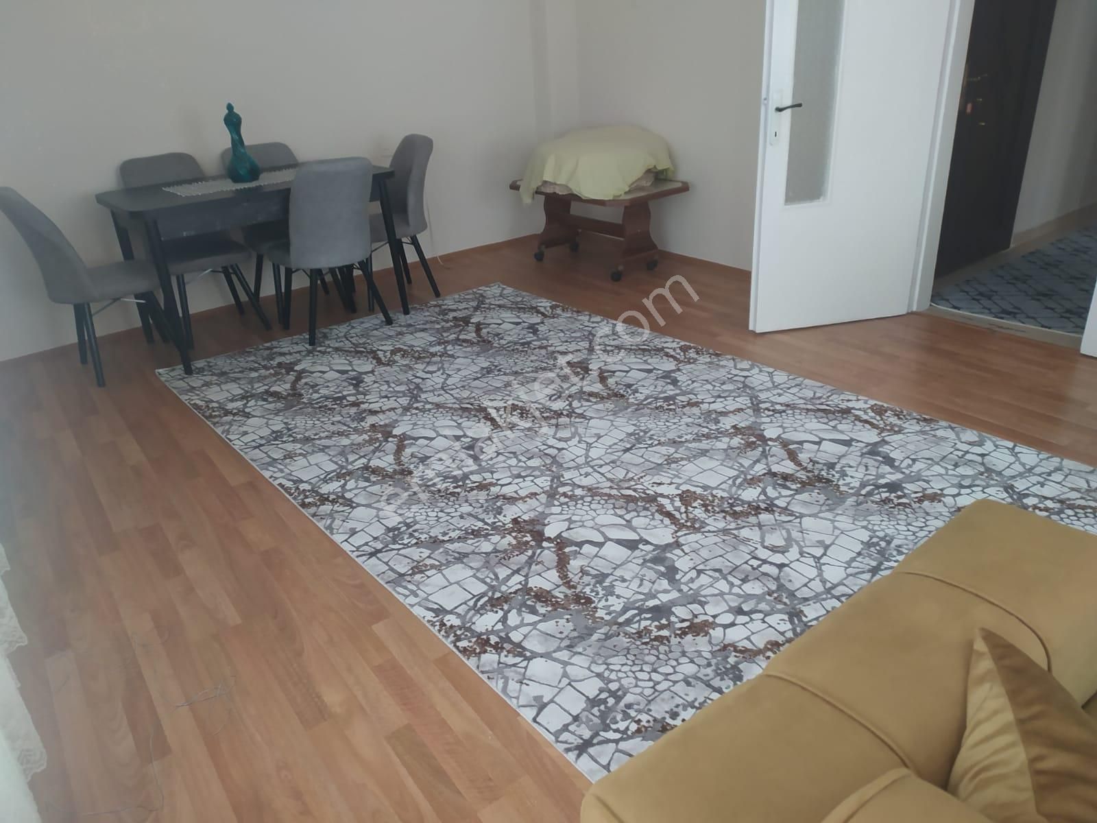 Kırıkkale Merkez Ovacık Satılık Daire  KIRIKKALE MERKEZ OVACIK MAHALLESİ İZMİR CADDESİNDE SATILIK DAİRE 