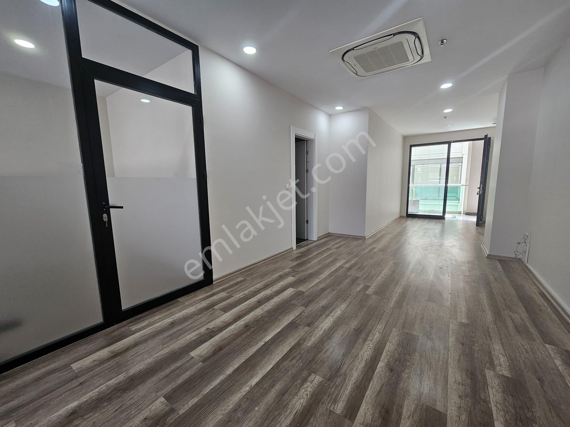 Maltepe Ofistanbul Plaza'da 2+1, 85m2/63m2 Net İskanlı Kiralık Ofis - Görsel 24