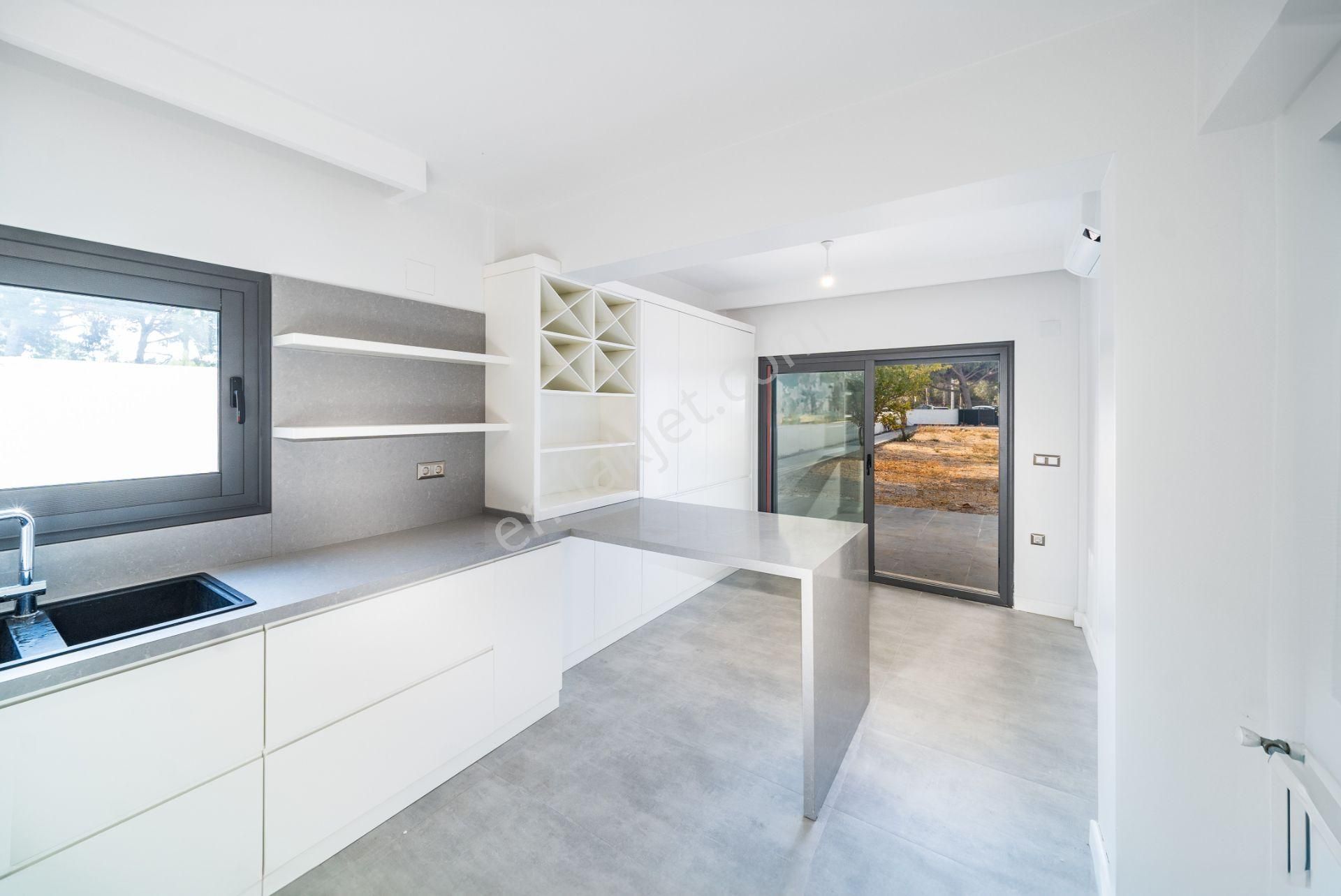 Ad Team'den Güvendik'te Denize Sıfır Triplex Villa - Görsel 25