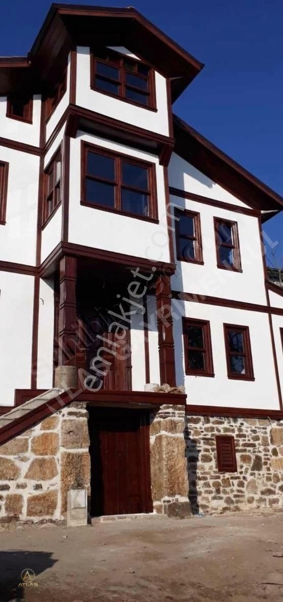 Düzce Düzce Merkez Kiralık Köşk DÜZCE KONURALP'TE DOĞA MANZARALI TARİHİ KÖŞK İŞLETMEYE UYGUN