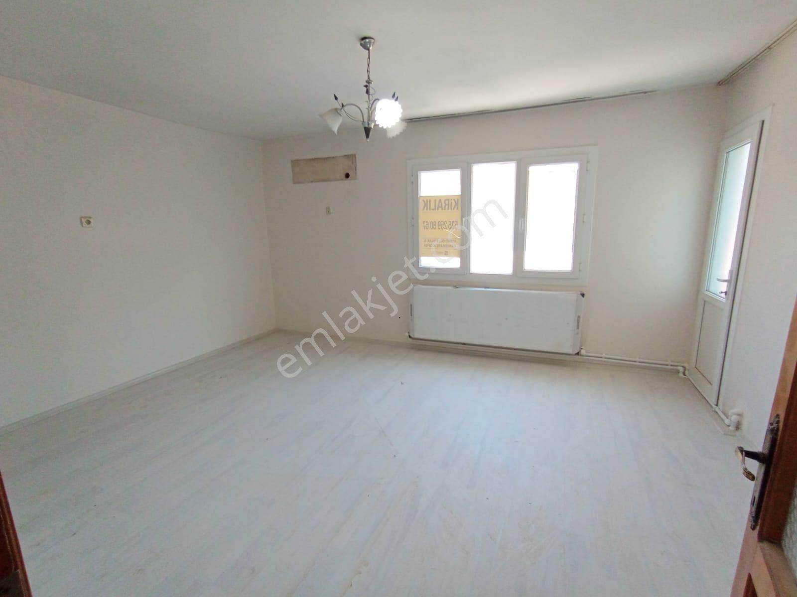 Mühendis Emlak'tan Karabağlar Sarıyer Mh.doğalğazlı 95 M2 Kiralık Daire