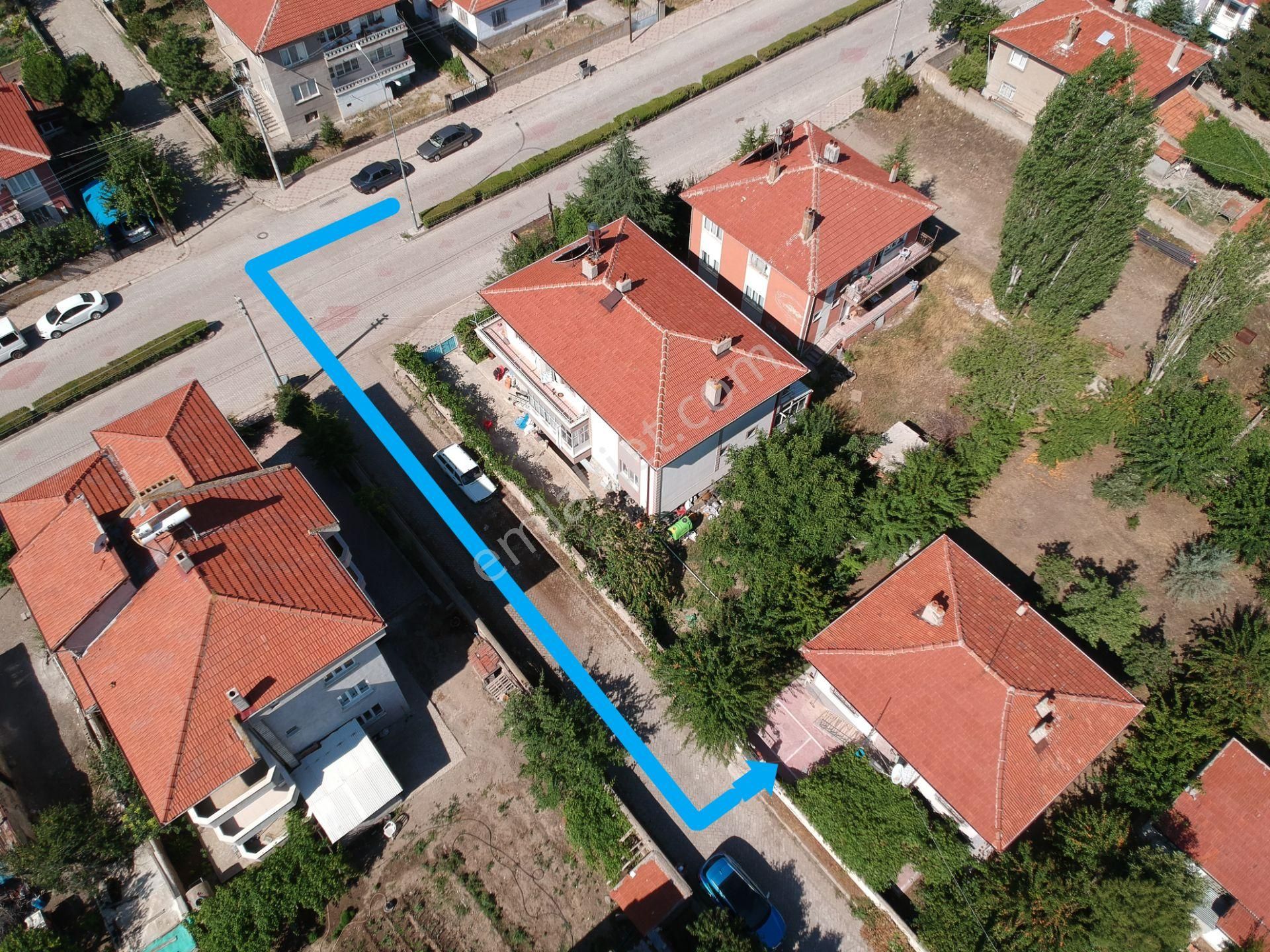 Şuhut Altıgöz Satılık Müstakil Ev  İLBEY // Altıgöz Mah. Ayvalık Sok' ta 577 m² Arsalı Müstakil Ev