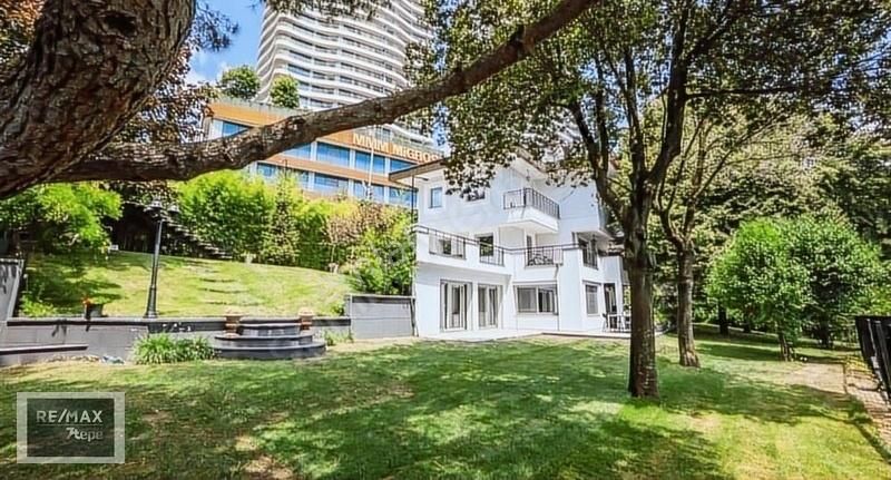 Beykoz Acarlar Satılık Villa Re/max 7tepe'den Acarkent'te C-Revizyon (Kolon-Kiriş) Lüks Villa