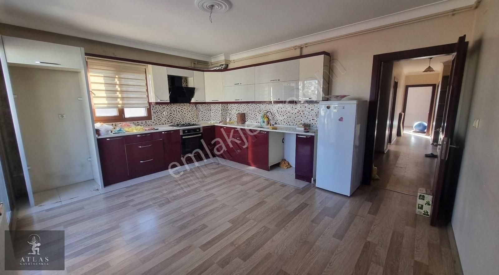 Akhisar Hürriyet Satılık Daire ATLAS GAYRİMENKULDEN HÜRRİYET MAH. 3+1 SATILIK 165m2 DAİRE