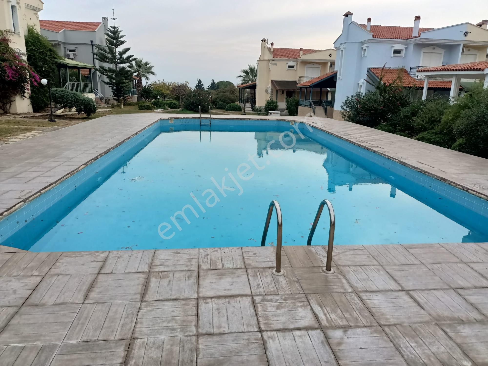 İzmir Çeşme Deniz Manzaralı Kiralık Villa  ALAÇATI GAYRİMENKULDEN DALYAN'DA SİTE İÇİNDE YILLIK KİRALIK VİLLA