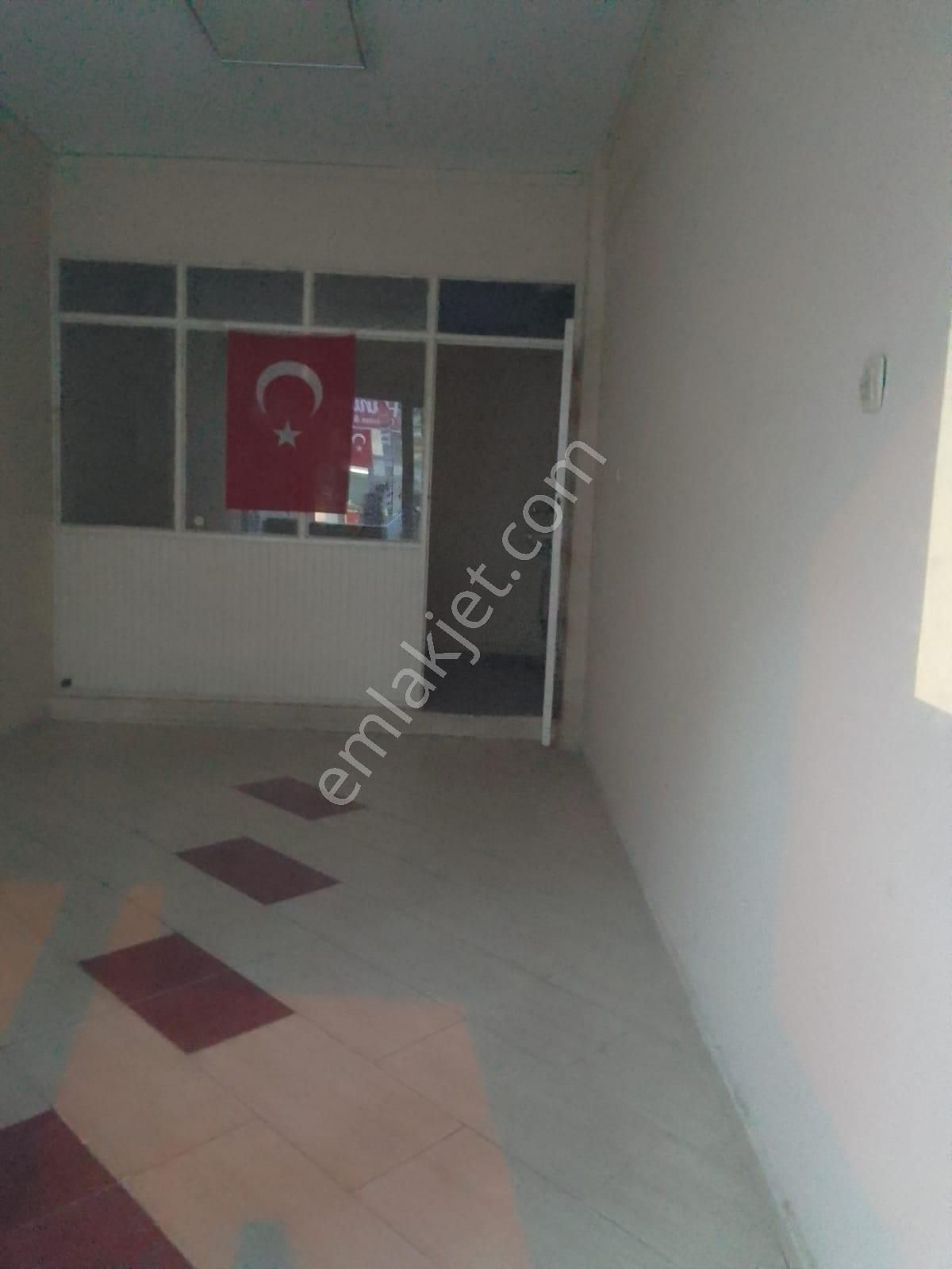 Menderes Cüneytbey Kiralık Dükkan & Mağaza ÖĞRETMEN EMLAKTAN CÜNEYTBEYDE İŞLEK CADDE ÜZERİNDE 20 M2 DÜKKAN