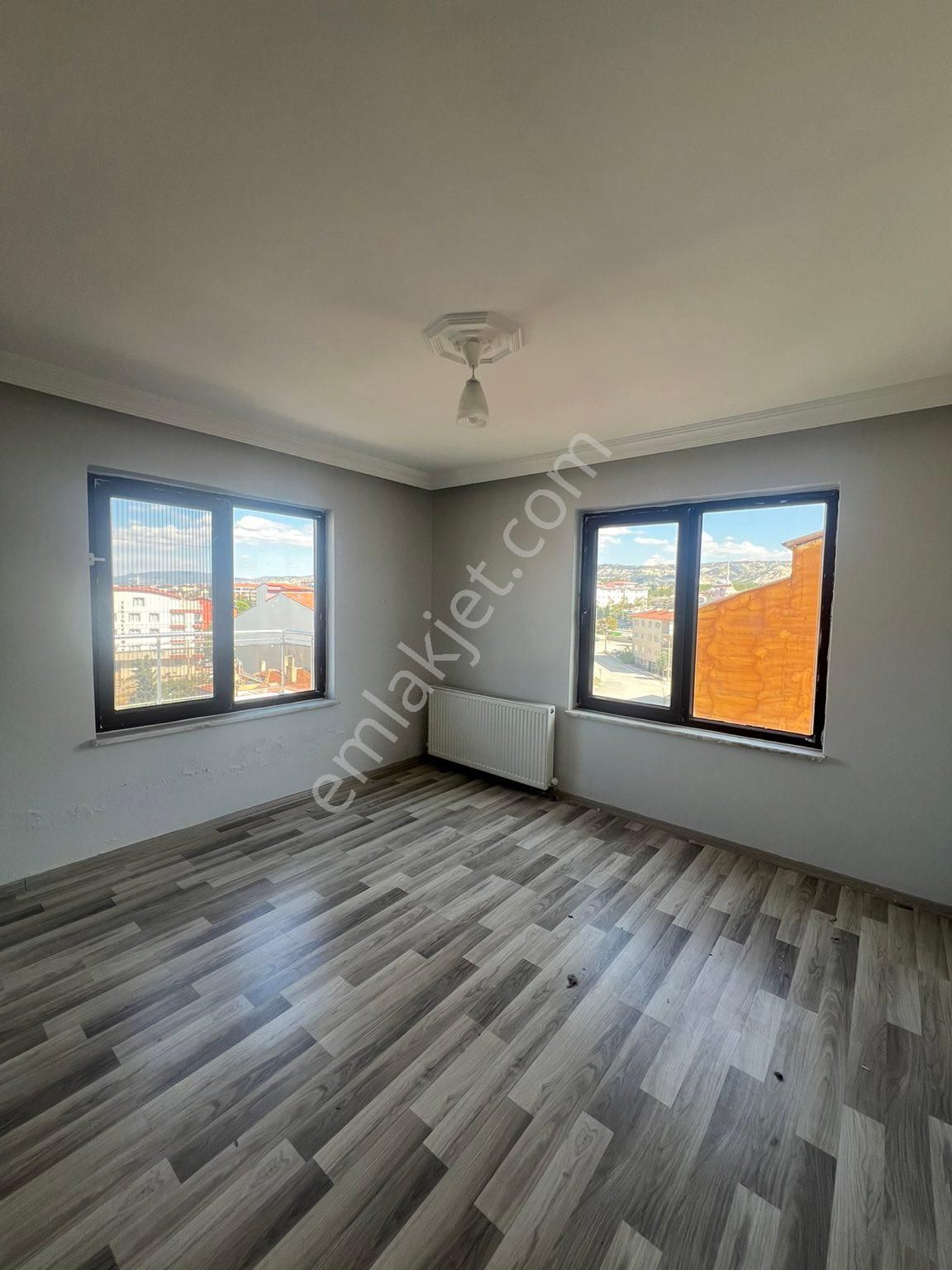 Burdur Merkez Emek Kiralık Daire EMEK MAHALLESİNDE HER ŞEY DAHİL KİRALIK GİYİNME ODALI 2+0