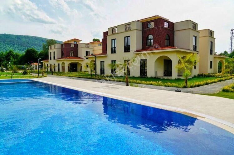 Sapanca Kırkpınar Hasanpaşa Satılık Villa Mavi'den Kırkpınar'da Site İçi Bahçeli Havuzlu 3+1 Villa