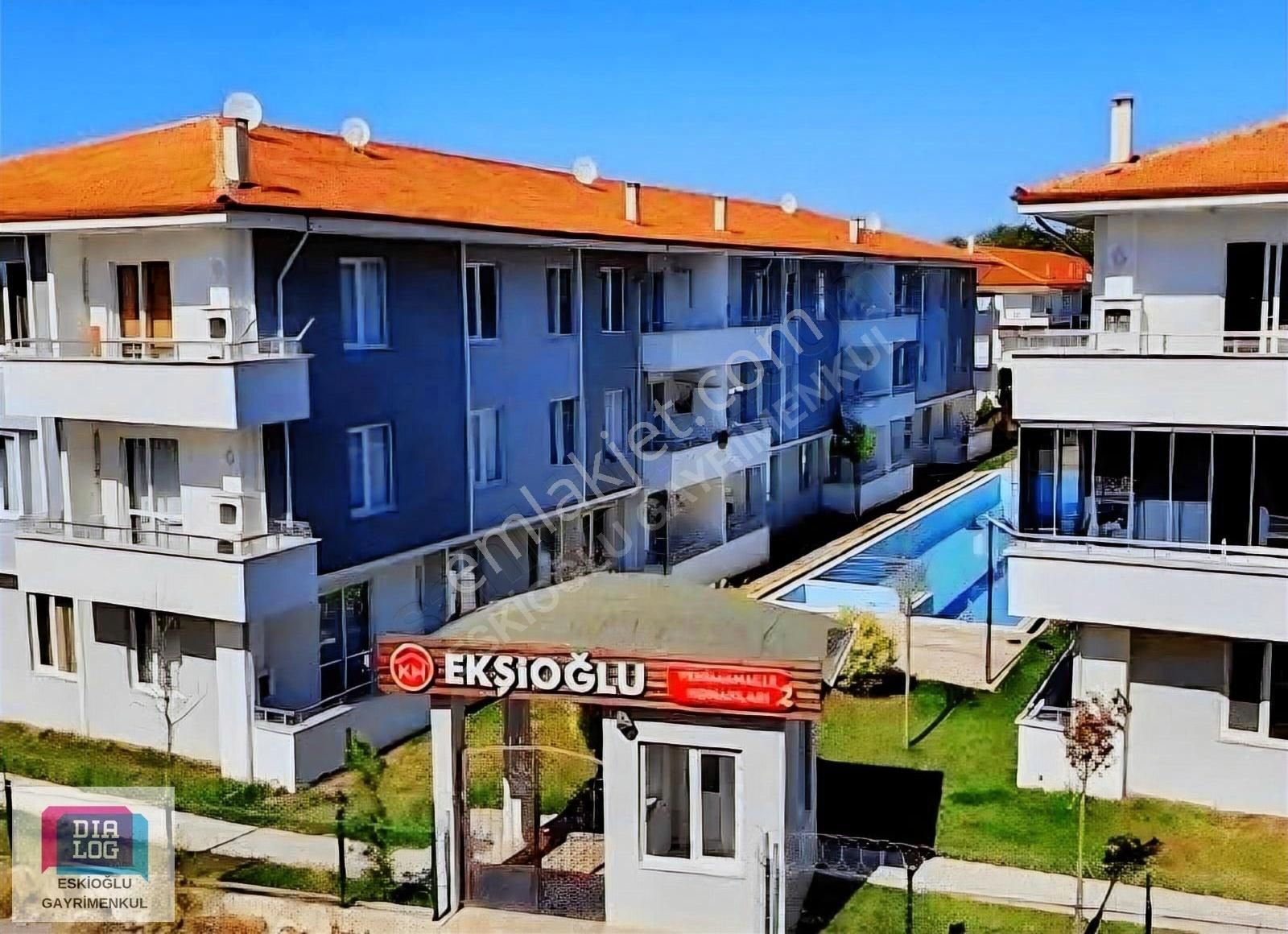 Karasu Yeni Satılık Daire ESKİOĞLU'NDAN HAVUZ CEPHELİ EŞYALI 2+1 DAİRE