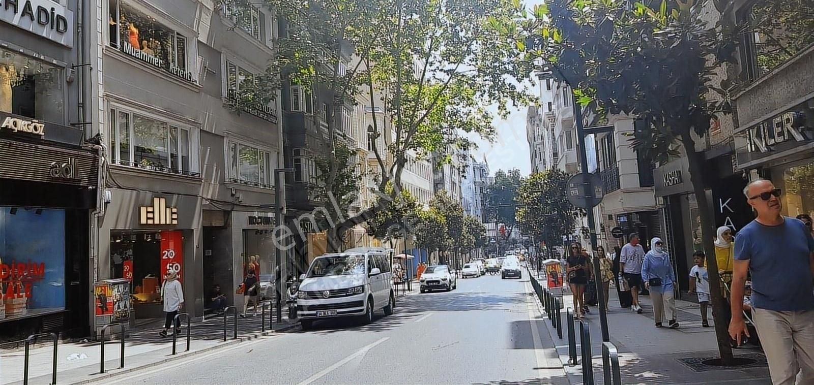 Şişli Halaskargazi Satılık Apartman Dairesi Cambridge Realestate Rumeli Caddesinde 180m2 Satılık Showroom