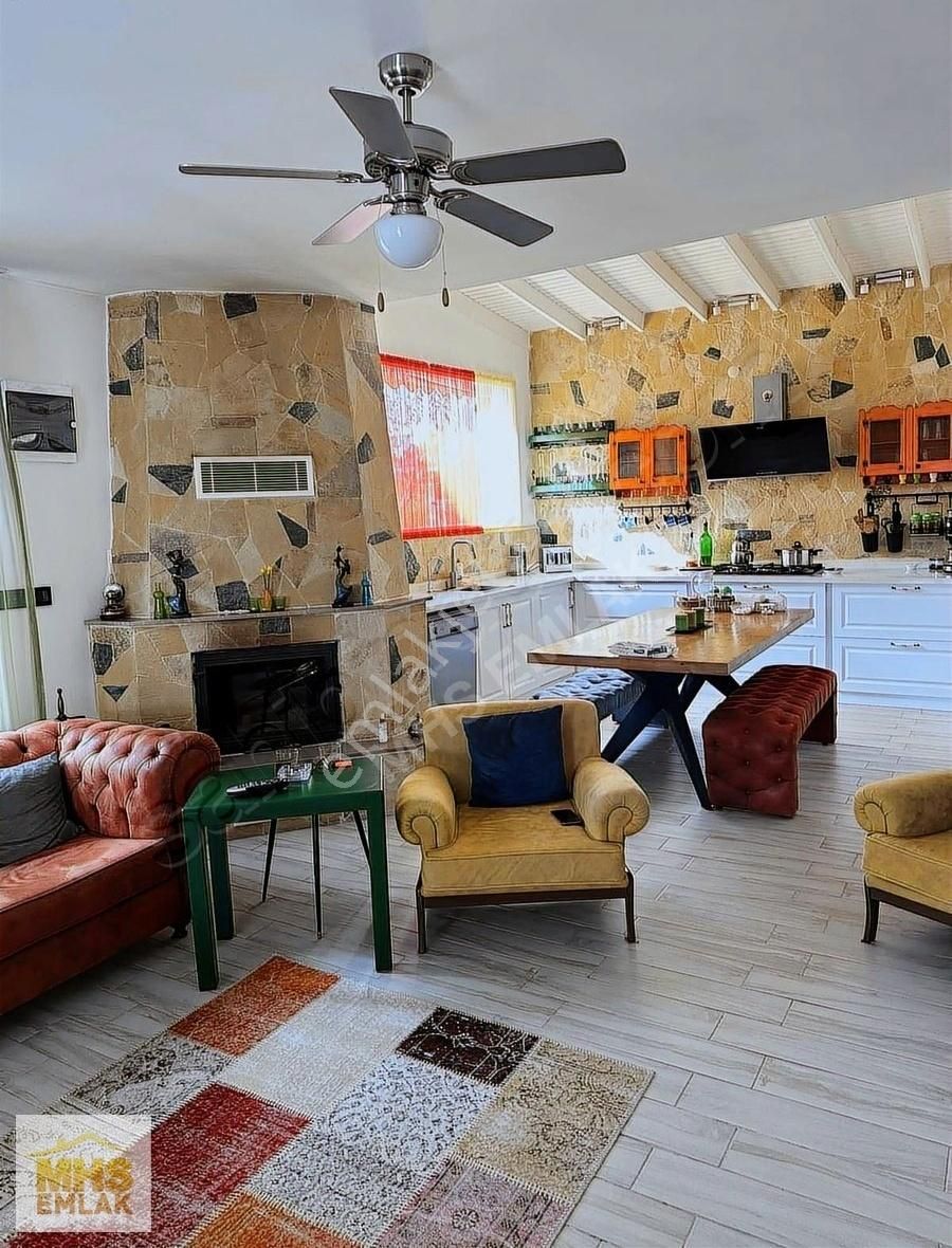 Sığacık Girlen Mevkiinde Çok Kullanışlı Villa