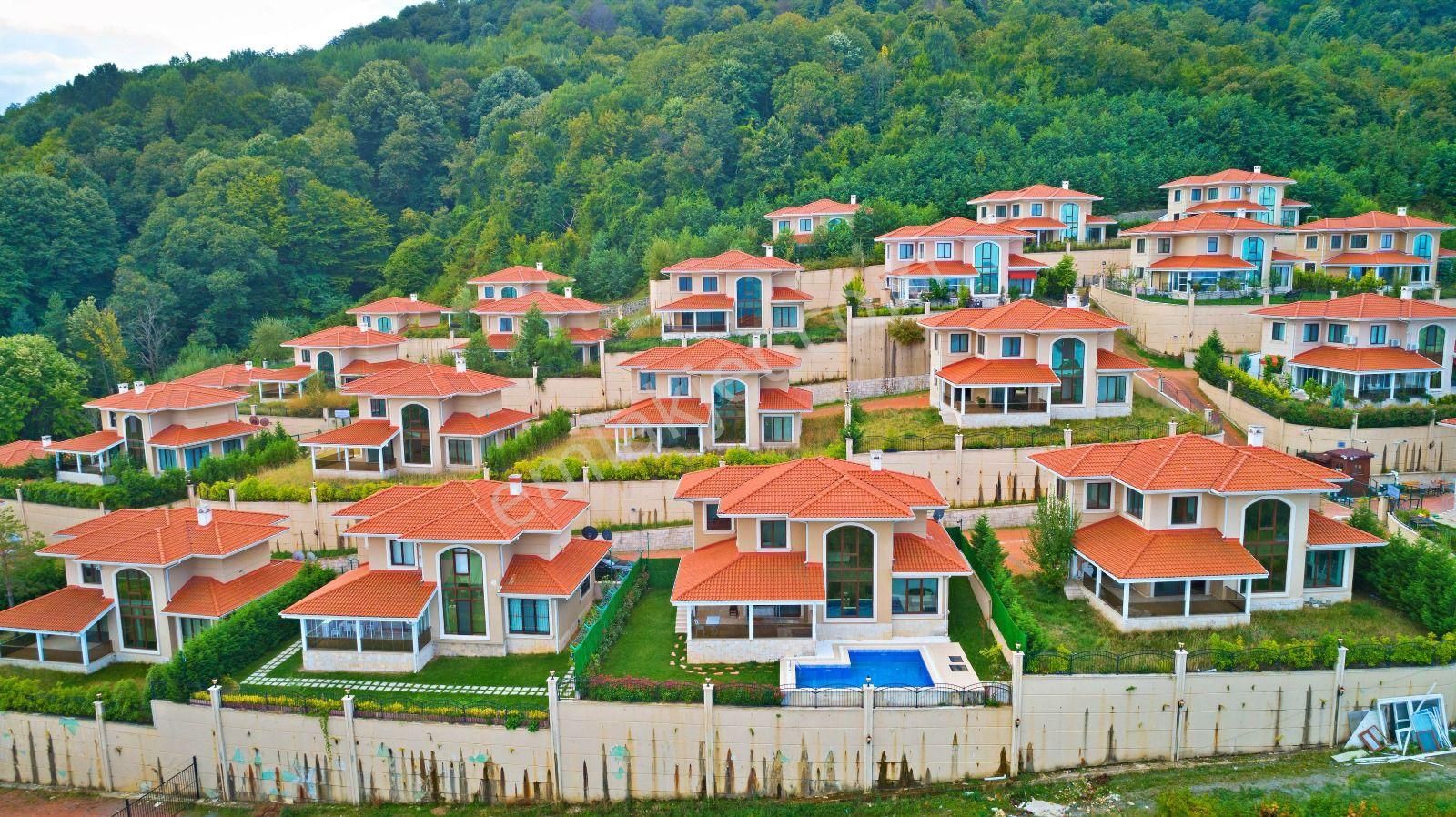 Sakarya Sapanca Satılık Villa  Sapanca'da  güvenlikli site içerisinde satılık eşyalı villa