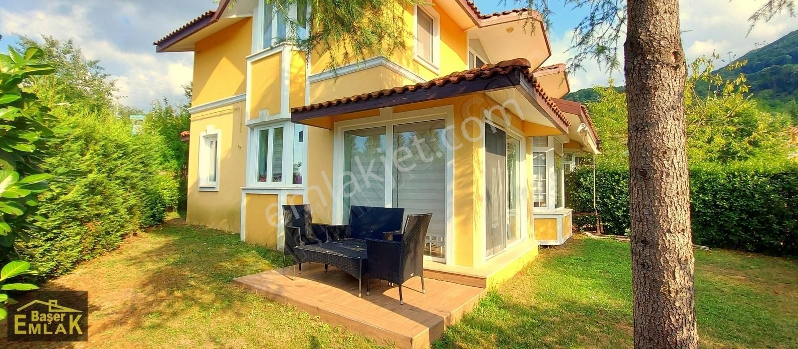 Kartepe Derbent Satılık Villa Kartepede Havuzlu 7/24 Güvenlikli Site Bahçeli 3+1 Dublex Villa