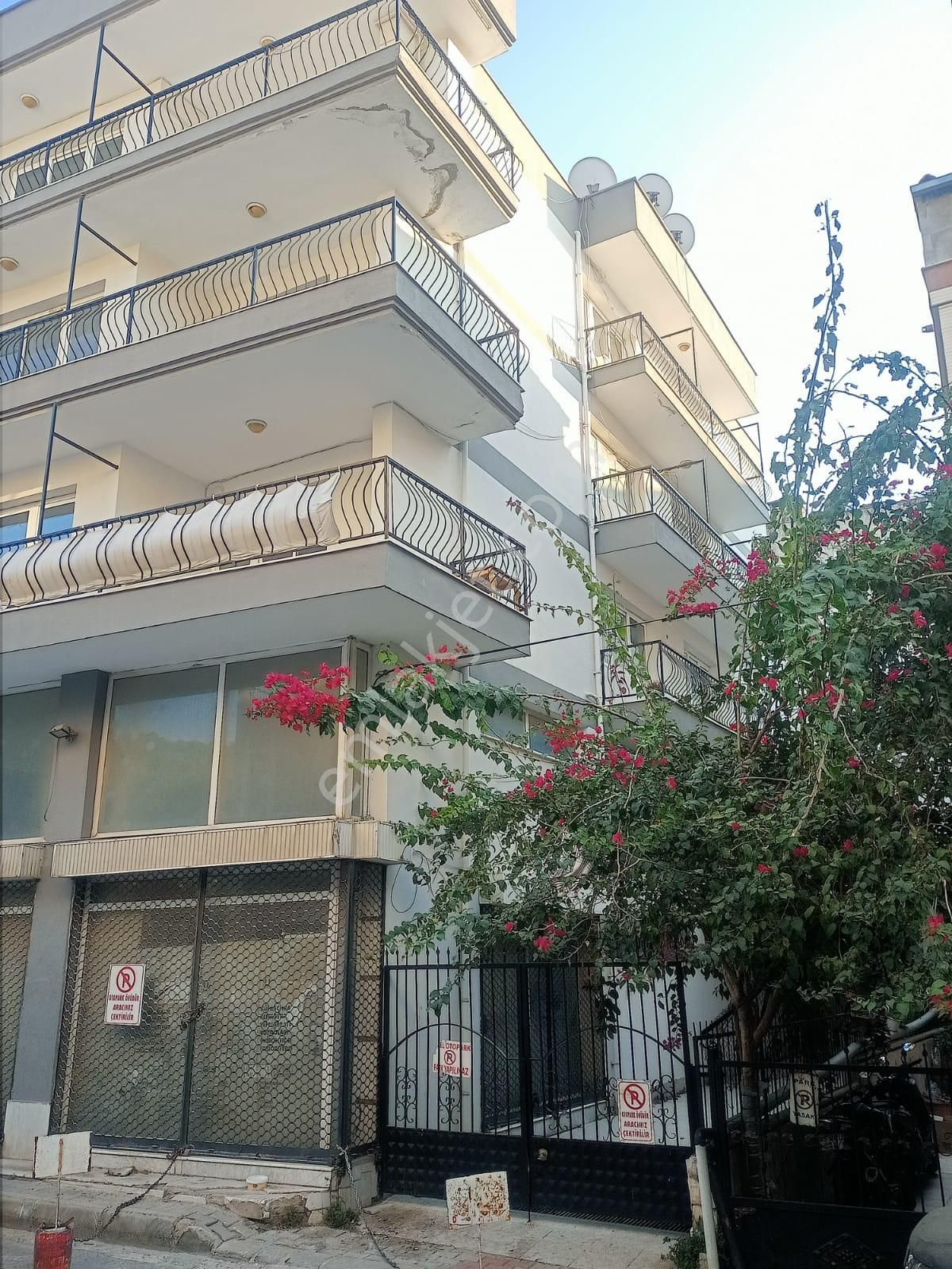 Buca Yiğitler Kiralık Apartman Dairesi  ŞİRİNYER MERKEZDE 750 M2 KAPALI ALAN KOMPLE BİNA KİRALIK