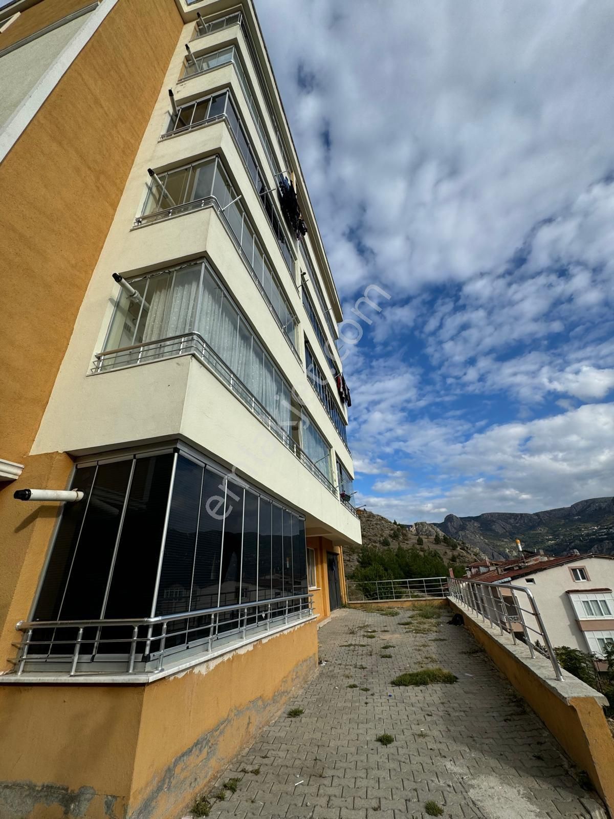 Amasya Merkez Şeyhcui Satılık Daire YARDIMCI EMLAKTAN FIRSAT 2+1 GİBİ 2+0 GENİŞ M2'Lİ DAİRE 