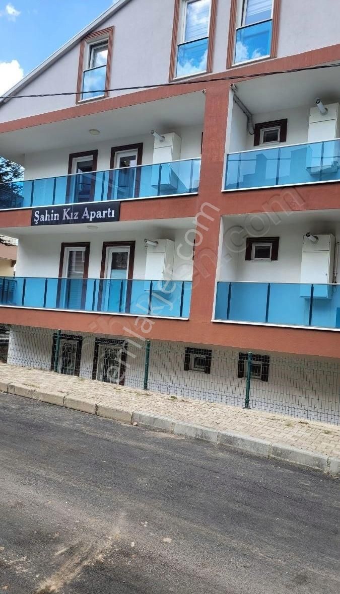 Isparta Merkez Fatih Kiralık Daire İyaş Avm nin 100 mt.üstünde kızlarımız için 1+1 kiralık apart