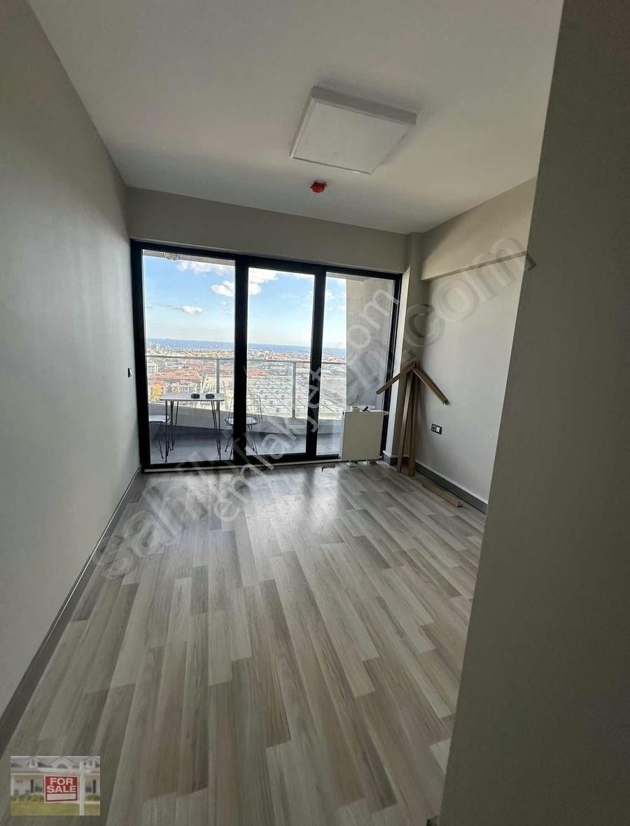 Avcılar Üniversite Kiralık Daire METROBÜS ÜZERİ ALLURE TOWERDA DENİZ/GÖL MANZARALI 2+1 BALKONLU