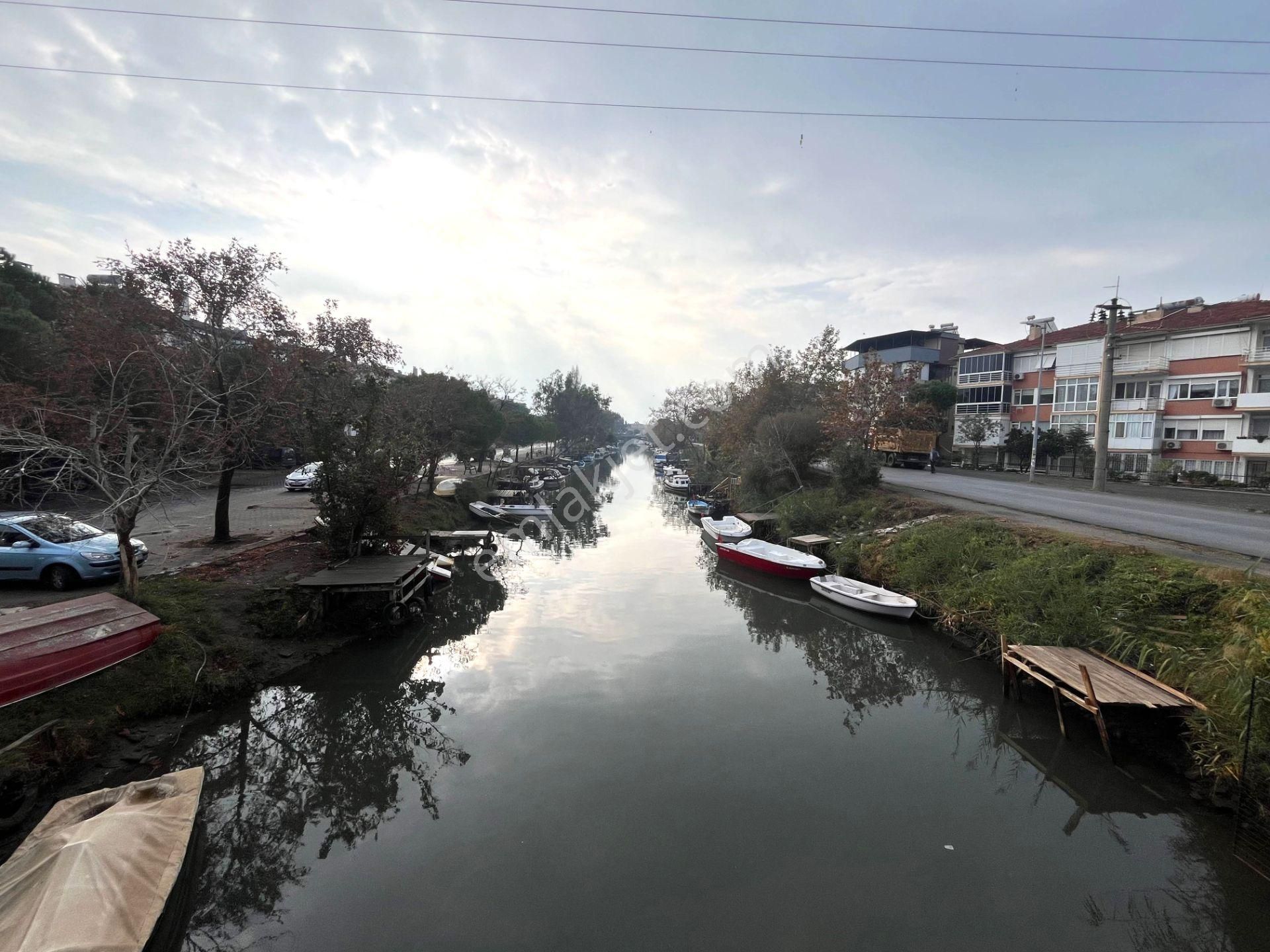 Edremit İkizçay Satılık Daire  TEK YETKİLİ SEZGİN EMLAKTAN DENİZE 100 METRE ÇAY MANZARALI 2+1 DAİRE