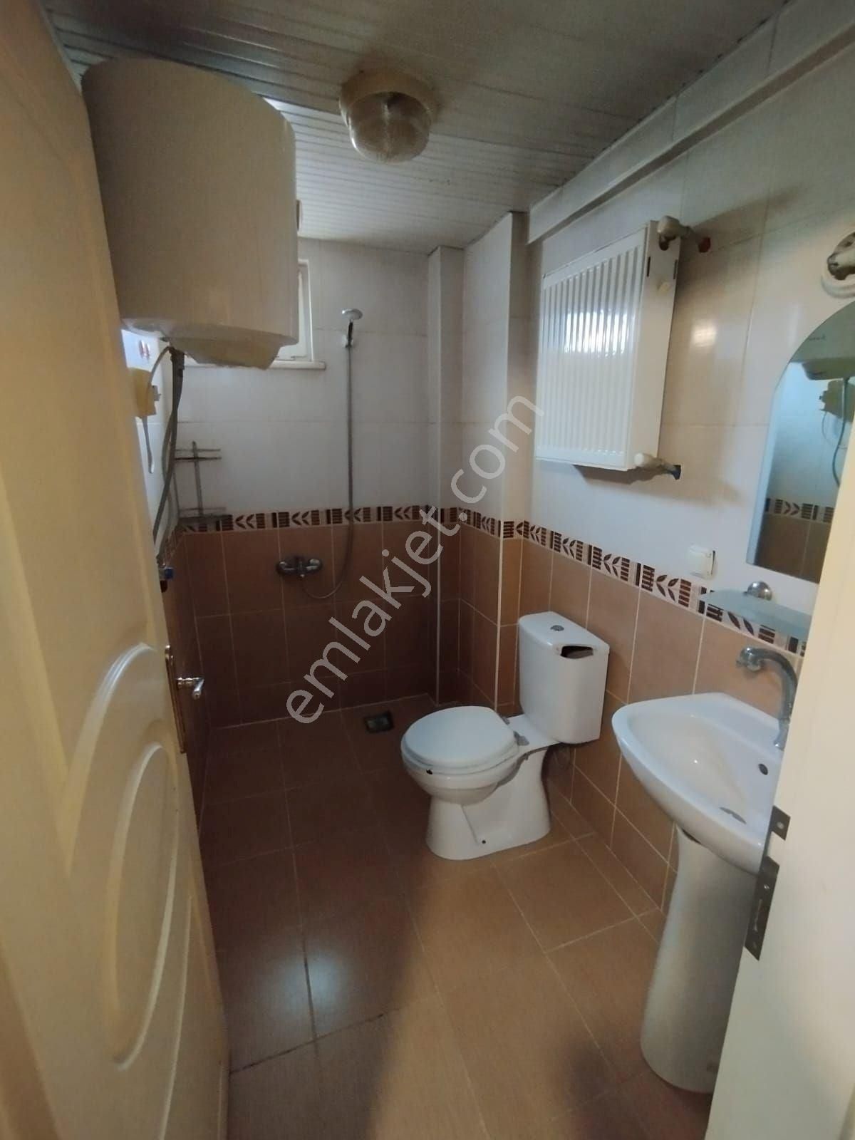 Isparta Merkez Çelebiler Mahallesinde Kiralık Balkonlu Apart