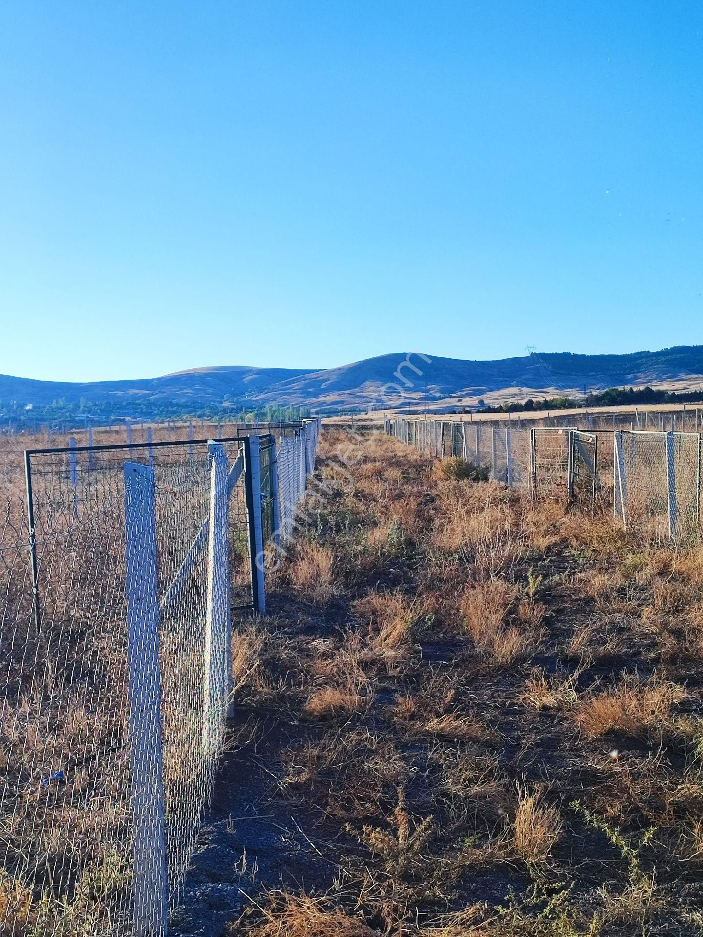 Gölbaşı Karaali Yazlık Satılık Bağ & Bahçe 285 M2 Gölbaşı Karaali yazlık mahellesi Elektrik su ve tel örgülü Hobi bahçesi 