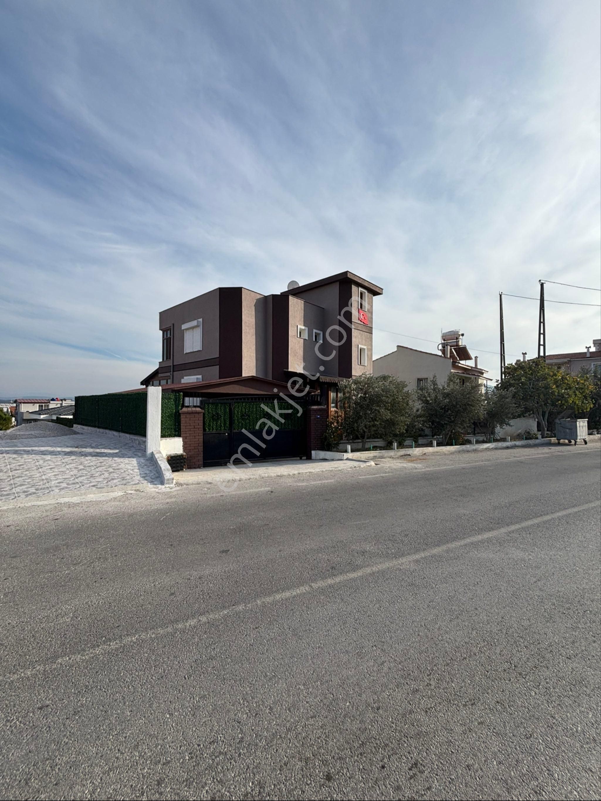 Urla Gülbahçe Satılık Villa  Gülbahçe Gümüşkoyda 415 m2 Müstakil Tripleks Villa