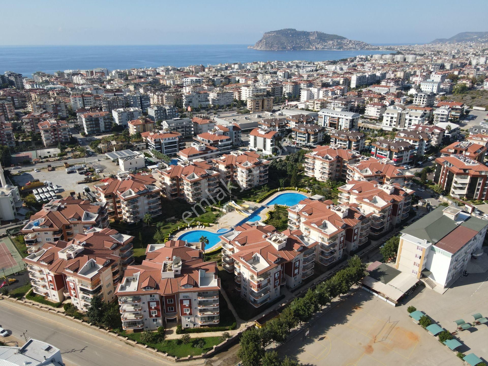 Alanya Oba Satılık Daire  ALANYA 3+1 225M2 EŞYASIZ DENİZE 700 METRE AKTİVİTELİ DUBLEKS!!