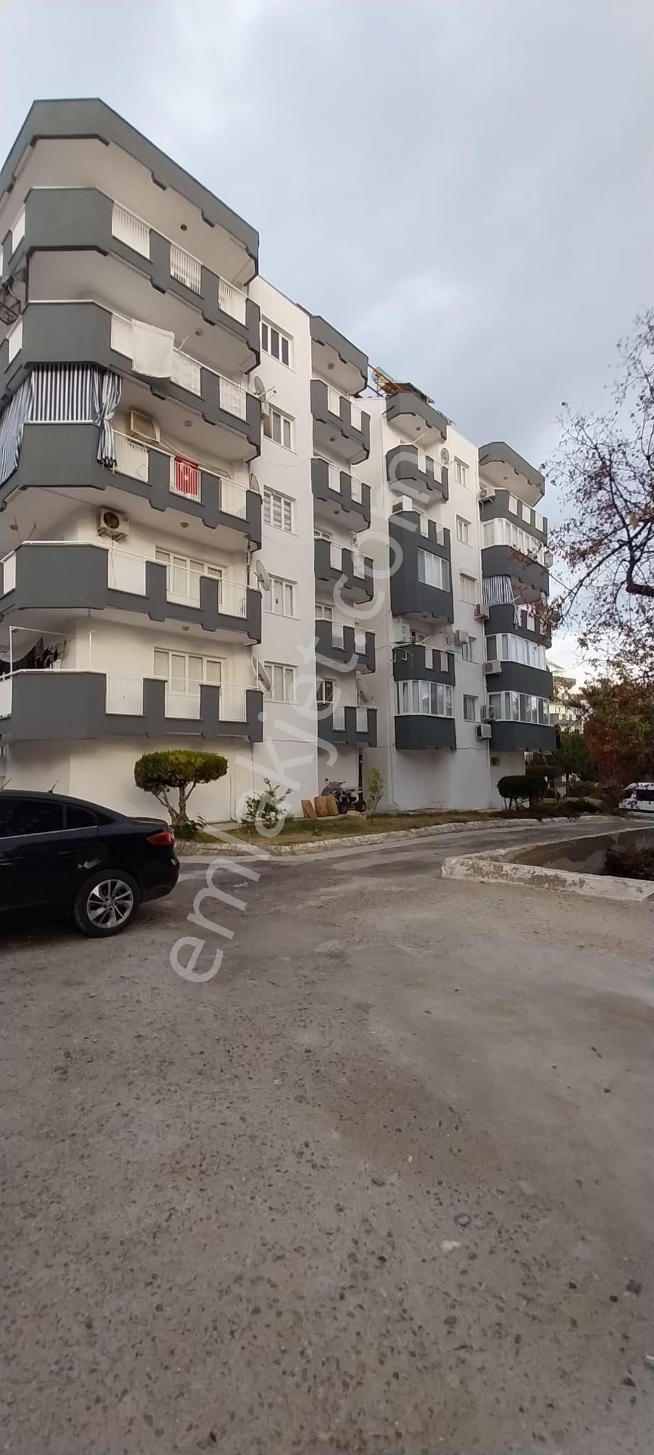 Kuşadası İkiçeşmelik Satılık Daire ŞEHİR MERKEZİNDE 3+1 SATILIK KELEPİR DAİRE