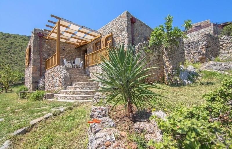 Fethiye Kayaköy Satılık Villa KAYAKÖYDE MÜSTAKİL TAPULU GENİŞ ARSA PAYLI SATILIK VİLLA!